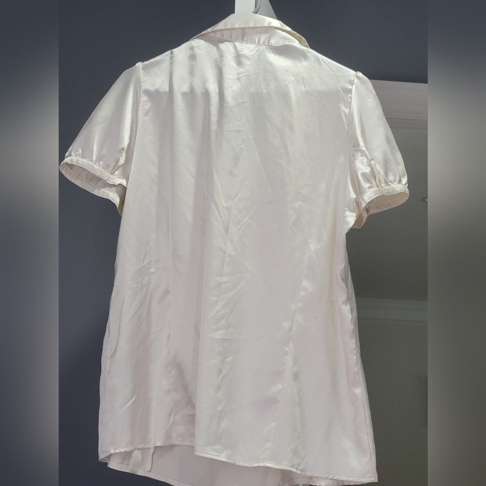 Women's Cream Puff-Sleeve Polo Blouse - Picture 3 of 8